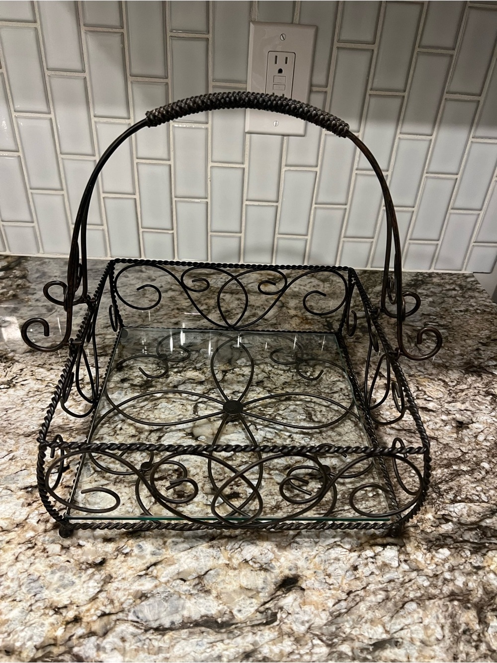 2003 Southern Living at Home Jamestown Centerpiece Iron Basket #40641